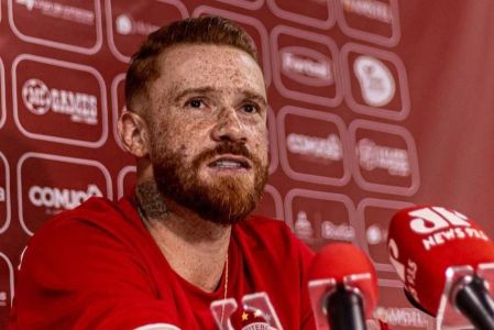 Souza durante entrevista coletiva após aposentadoria no América-RN