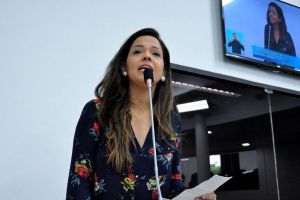 Priscila Costa ganha força como possível vice de Flávio Bolsonaro