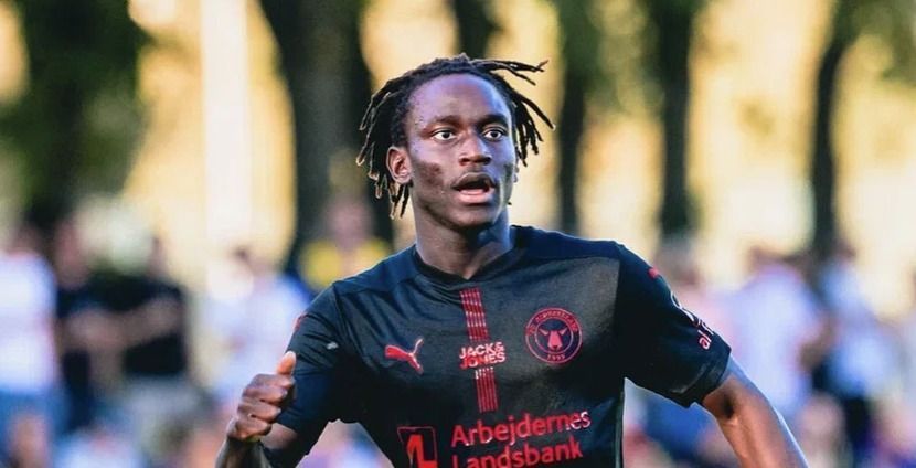 Jogador de clube europeu é esfaqueado e é internado em coma induzido