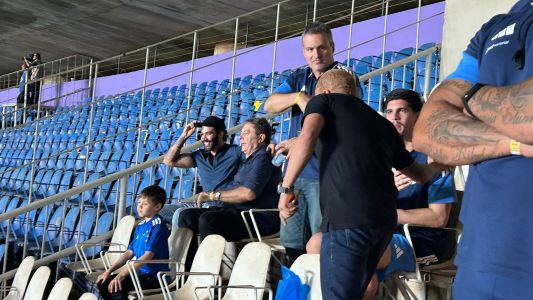 Gusttavo Lima e Pedrinho se abraçam no Serra Dourada • Lucas Barbosa/Itatiaia