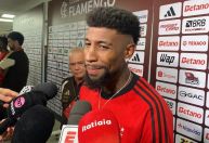 Lateral vê Flamengo em condições de conquistar a tríplice coroa: 'Vamos brigar'