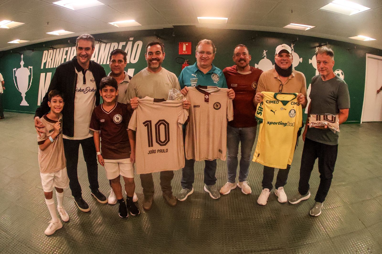 Dirigentes do Palmeiras são presenteados pelo Jacuipense, que reforça parceria