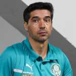 Abel volta ao Palmeiras contra o Cruzeiro, mas corre risco de nova suspensão
