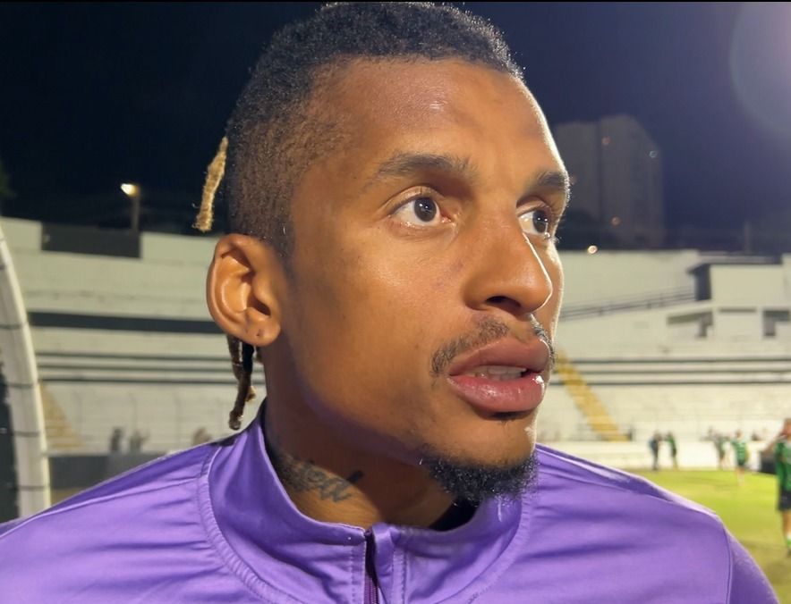 Lateral do América critica arbitragem e desabafa após nova derrota na Série B: 'Dói'
