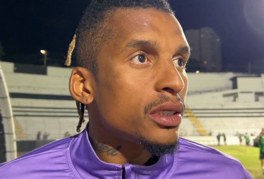 Lateral do América critica arbitragem e desabafa após nova derrota na Série B: 'Dói'