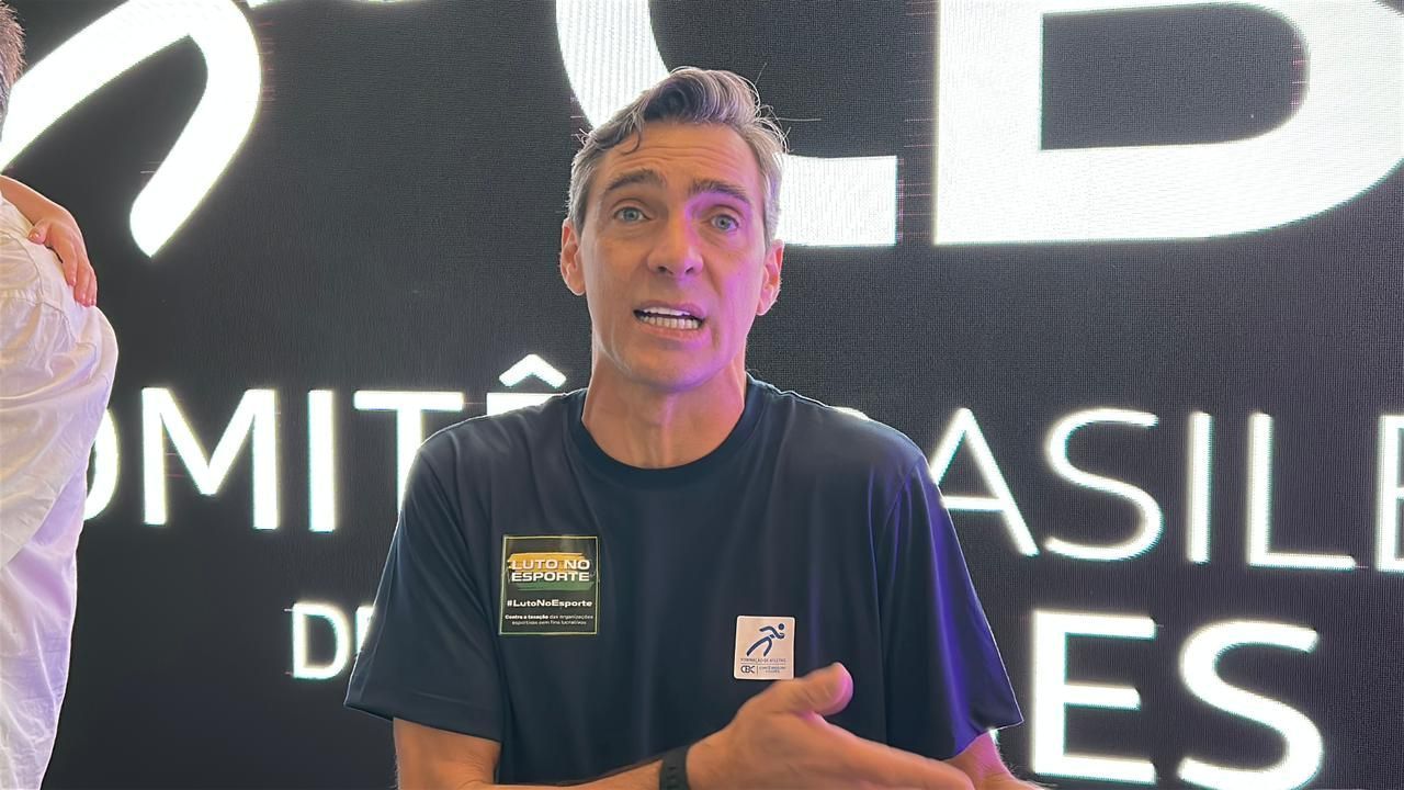 Campeão olímpico, Giba reage à saída de filho de clube da Série A e aponta destino
