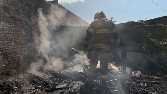 Incêndio estava concentrado em um amontoado de material reciclável e lixo