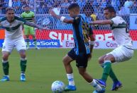 Titular do Coritiba é expulso no primeiro tempo contra Grêmio pelo Brasileiro