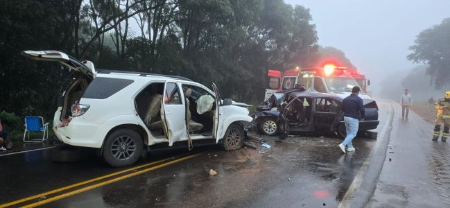 Acidente deixou duas pessoas mortas
