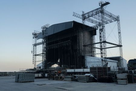 Palco está sendo montado na Praia de Copacabana