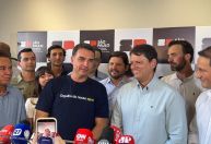 Flávio Bolsonaro reage a empate com Lula em pesquisa e projeta crescimento