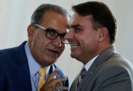 Flávio Bolsonaro procura Malafaia no Rio para recompor base evangélica