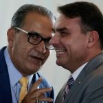 Flávio Bolsonaro procura Malafaia no Rio para recompor base evangélica