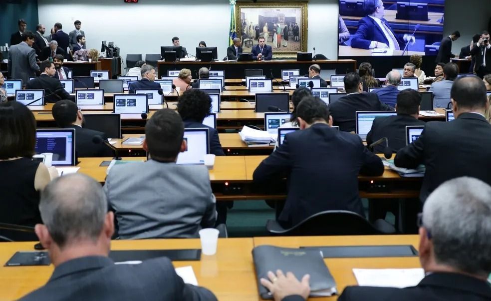 A CCJ da Câmara aprovou a criação da Universidade Federal do Vale do Rio Doce em Minas Gerais
