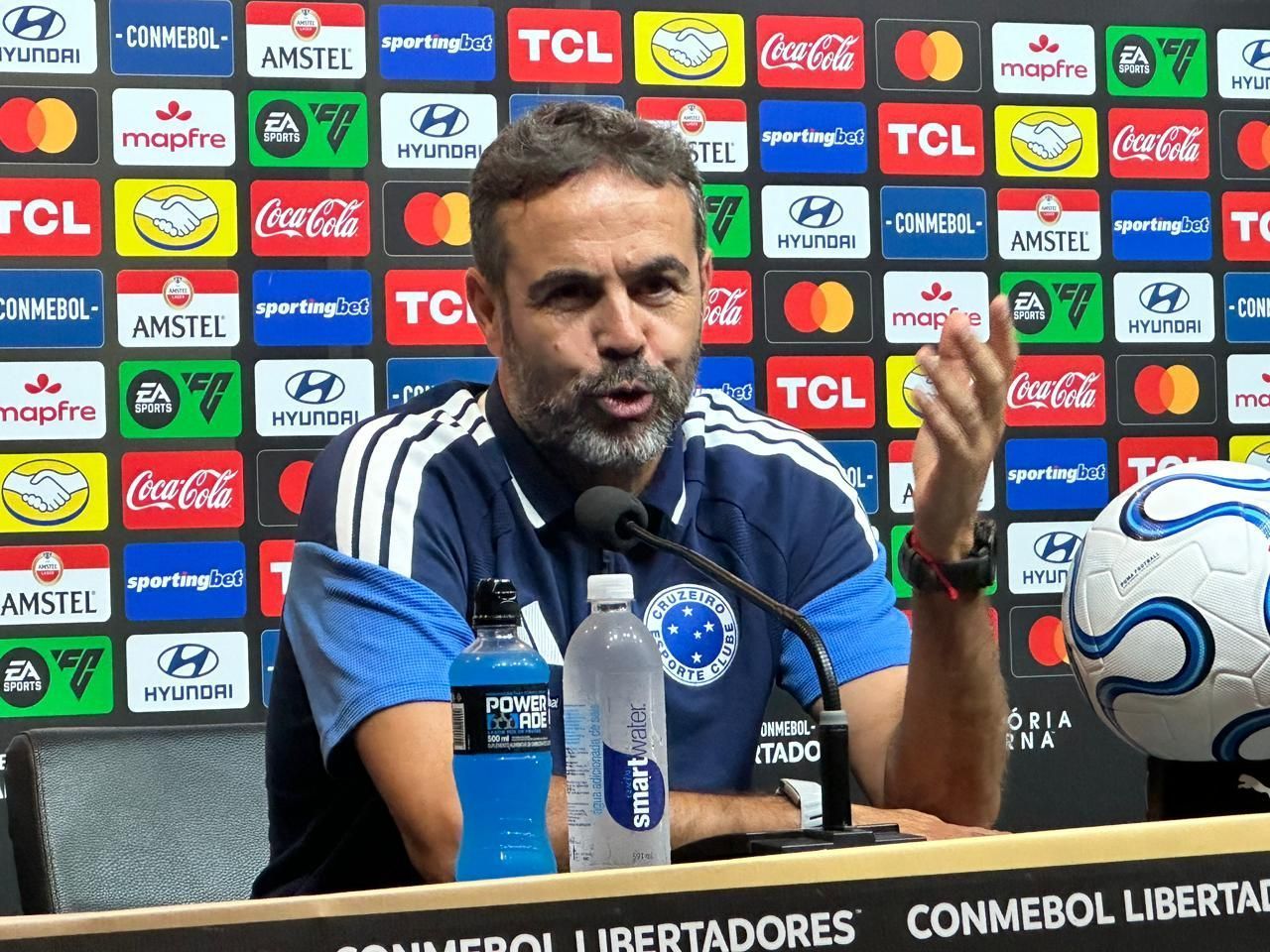 Artur Jorge destaca paciência do Cruzeiro e exalta triunfo sobre o Boca: 'Justíssimo'