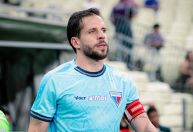 Capitão do Fortaleza tem noite de garçom em classificação heroica na Copa do Nordeste