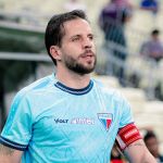 Capitão do Fortaleza tem noite de garçom em classificação heroica na Copa do Nordeste