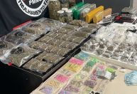 PM faz apreensão de drogas, dinheiro e carro possivelmente clonado em Poços de Caldas