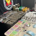 PM faz apreensão de drogas, dinheiro e carro possivelmente clonado em Poços de Caldas