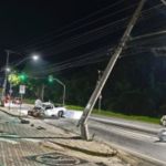 Motorista afirma que se distraiu olhando uma mulher e atinge poste em Juiz de Fora