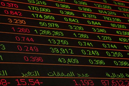 Mercados seguem reféns da guerra entre EUA e Irã | Rita Mundim