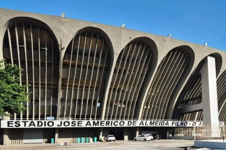 Fachada do Almeidão, palco do jogo entre América-RN e Fortaleza