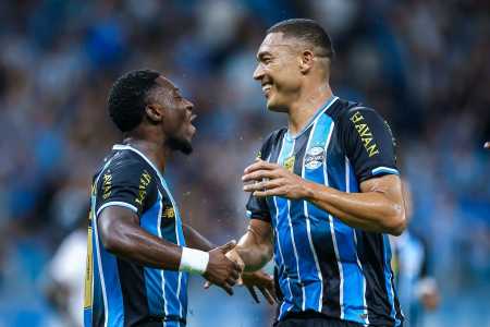 Amuzu e Carlos Vinícius marcaram para o Grêmio