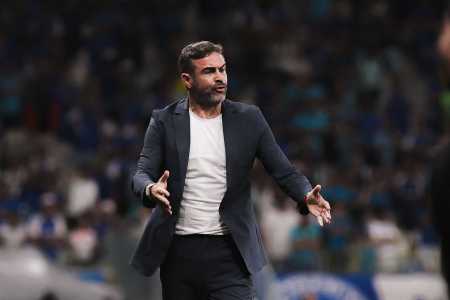 Artur Jorge em estreia pelo Cruzeiro