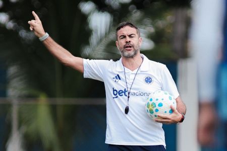 Artur Jorge terá que fazer mudanças no time cruzeirense
