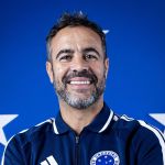 Não apenas Artur Jorge: Cruzeiro estreia novo uniforme contra o Vitória