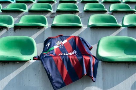 Atlante carrega as tradicionais cores azul e grená