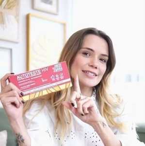 Marcela McGowan mostra teste de HIV