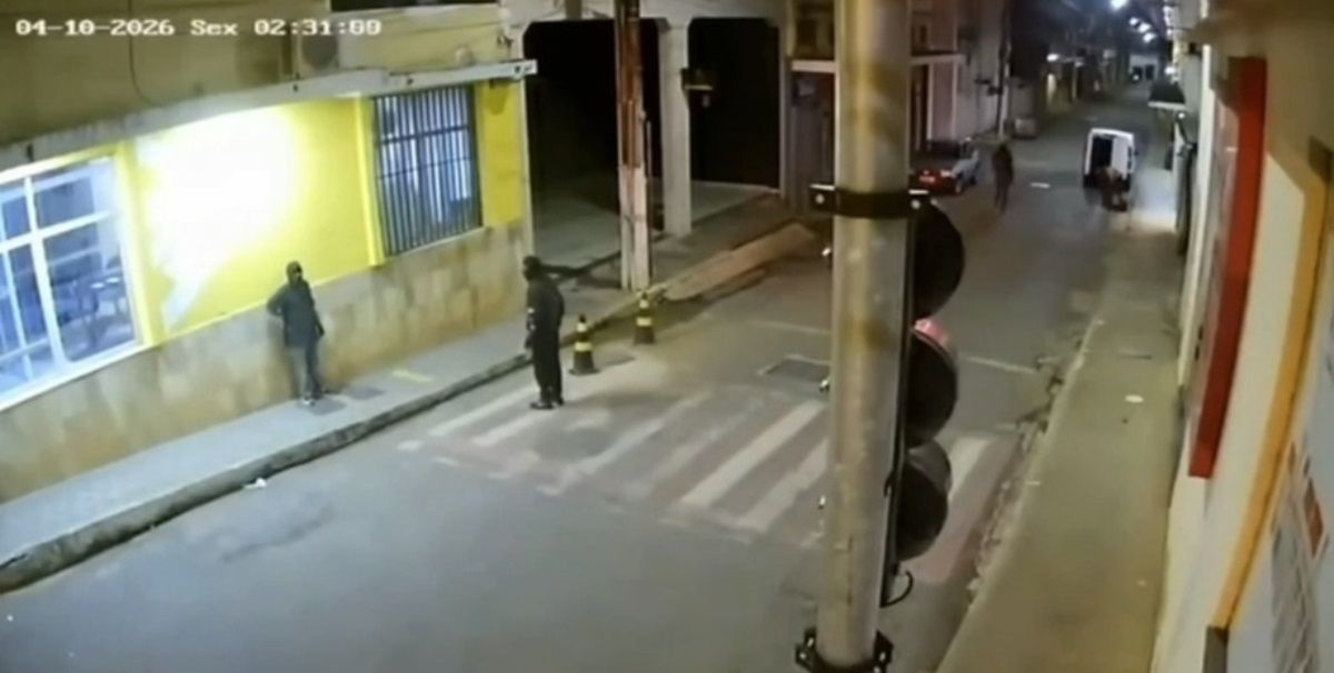 Novo cangaço em MG: vídeo mostra explosão e bandidos sendo atingidos