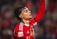 Ex-Palmeiras marca, mas Benfica tropeça e só empata com o Casa Pia pelo Português