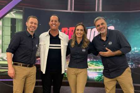 Benja ao lado de outros integrantes do time de esporte do SBT