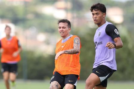 Ian (direita) treinando com Bernard (esquerda)