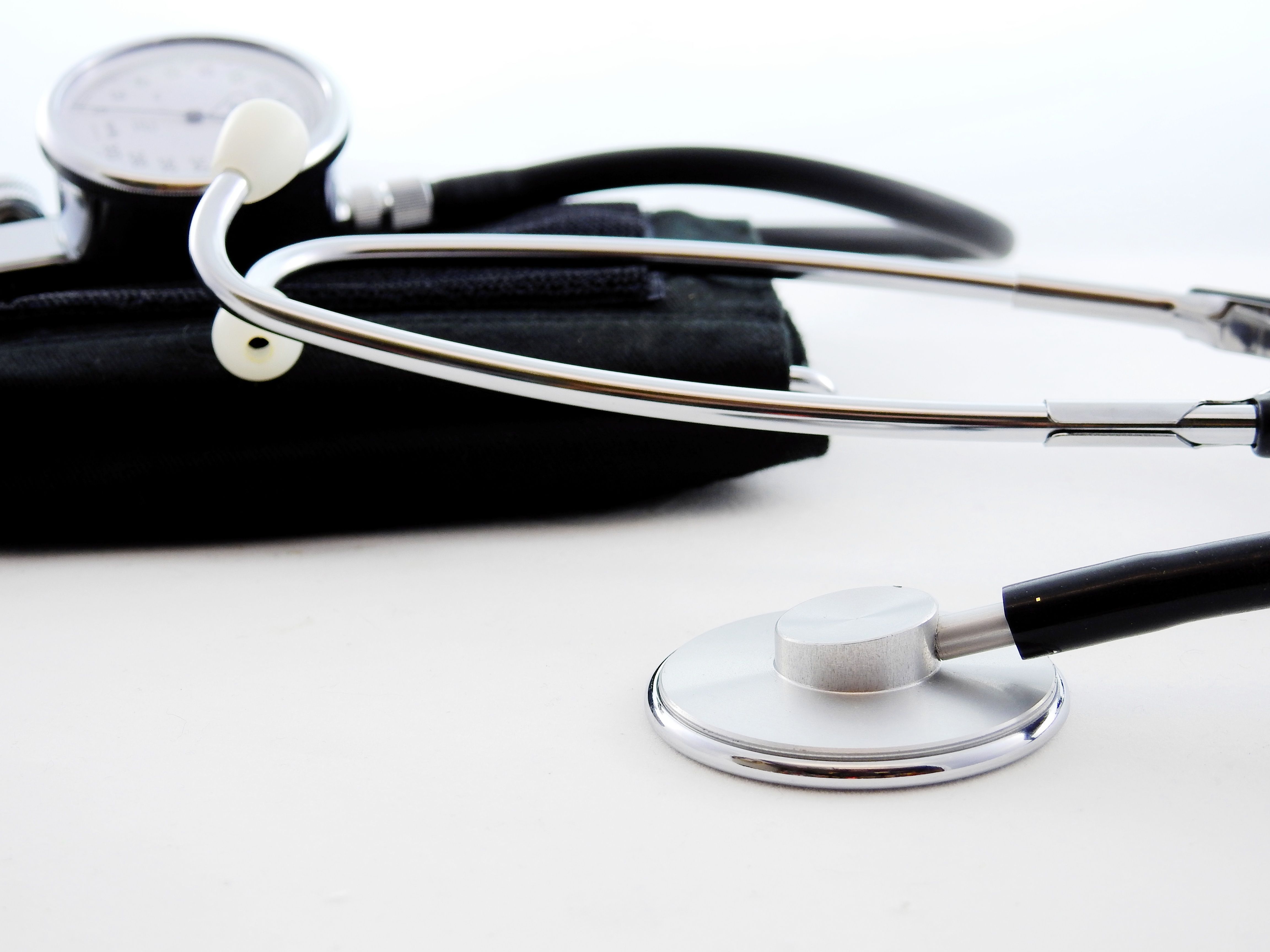 Justiça condena médico por consultas falsas em Carmo do Rio Claro