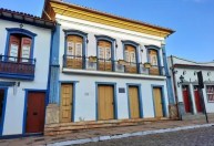 Arte e superação marcam exposição de Newton Godoy em Mariana