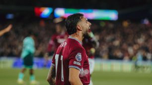 West Ham vence e empurra Tottenham para a zona de rebaixamento da Premier League