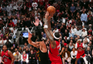 Em jogo decidido no fim, Raptors vencem Cavaliers e empatam série nos playoffs da NBA