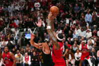 Em jogo decidido no fim, Raptors vencem Cavaliers e empatam série nos playoffs da NBA