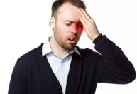 O que é cefaleia suicida: veja sintomas, origem, gatilhos e tratamento