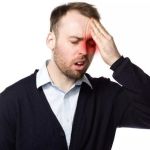 O que é cefaleia suicida: veja sintomas, origem, gatilhos e tratamento