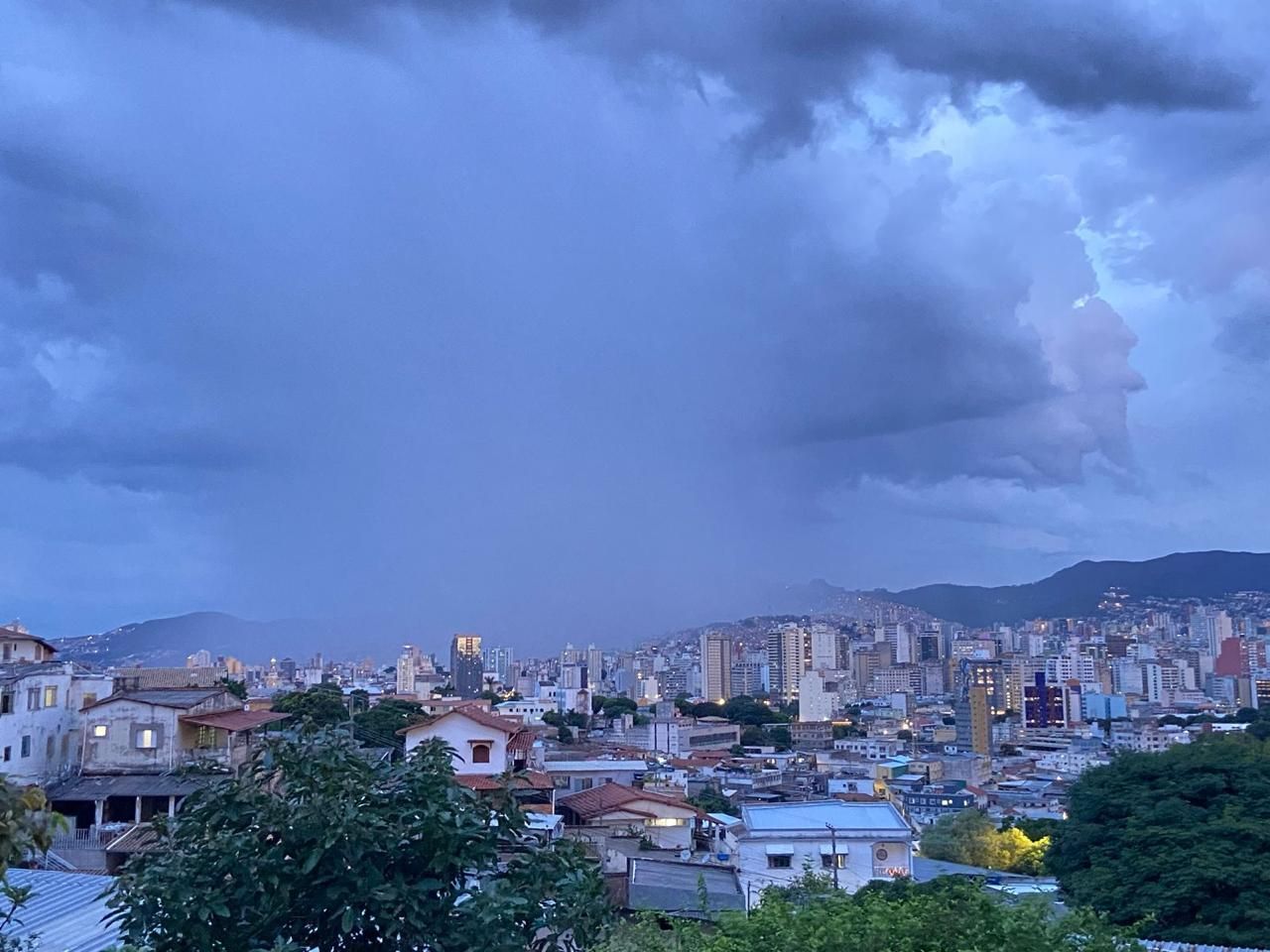 Alerta laranja: tempestade e granizo podem atingir 40 cidades de MG; veja lista