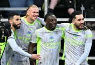 Manchester City vence Burnley, assume liderança da Premier League e pressiona Arsenal