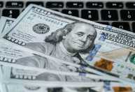 Dólar cai para R$ 5,08 com investidores atentos a guerra no Oriente Médio