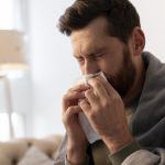 Gripe masculina? Saiba o que a ciência diz sobre homens sofrerem mais com a doença