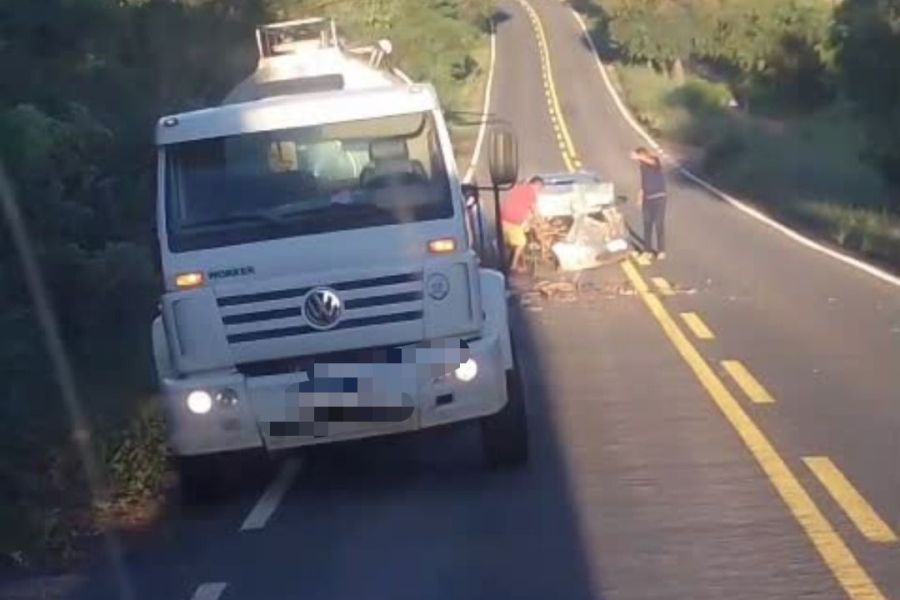 Colisão deixa passageiros de carro feridos em Patis, no Norte de Minas