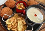 Caravana da Imprensa abre Comida di Buteco 2026 em Montes Claros