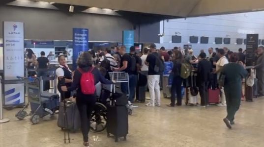 Aeroporto de Confins, na Grande BH, tem movimento intenso
